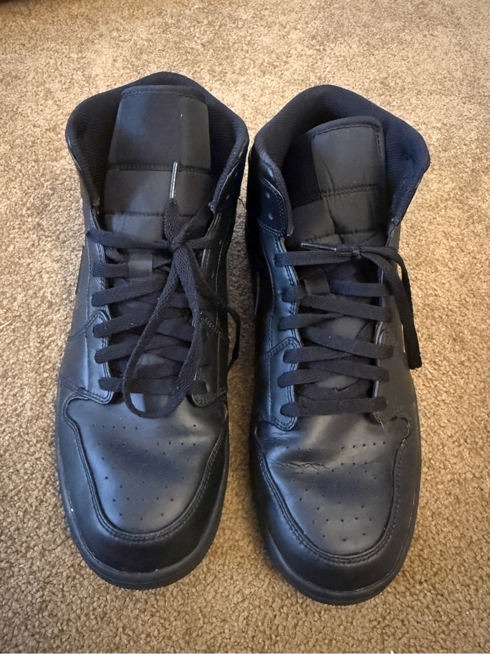 Jordan• 1 Mid in Black